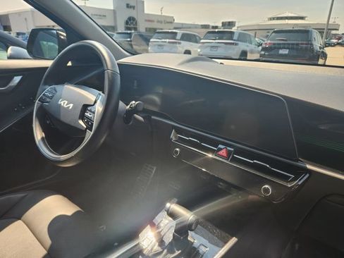 Used 2023 Kia Niro EX Touring FWD image 11