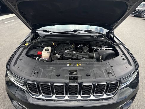 Used 2023 Jeep Grand Cherokee Limited AWD/4WD image 25