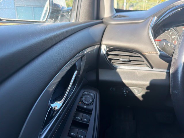 Used 2020 Chevrolet Traverse LT FWD image 12