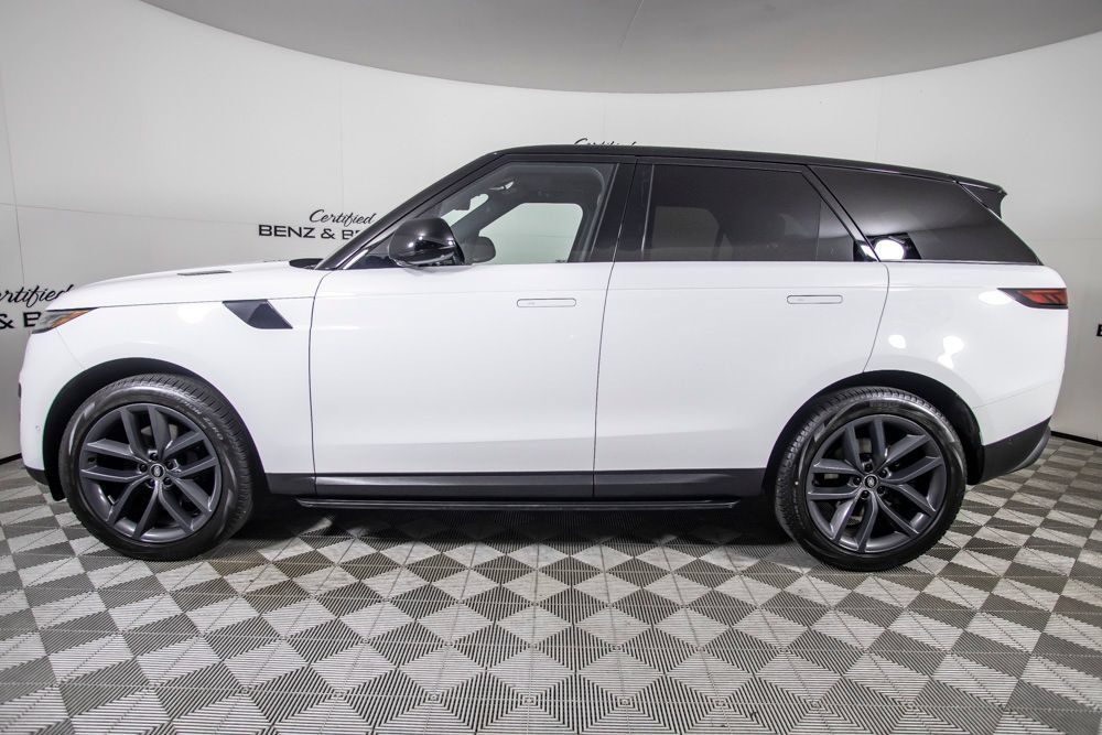 Used 2024 Land Rover Range Rover Sport SE AWD/4WD image 8