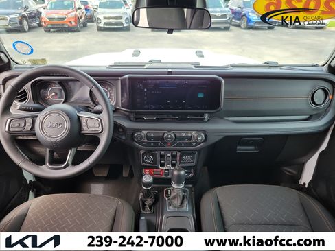 Used 2026 Jeep Gladiator Mojave AWD/4WD image 14
