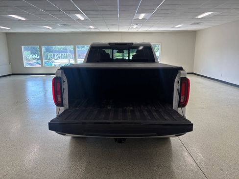 Used 2024 GMC Sierra 1500 SLT w/ SLT Convenience Package image 9