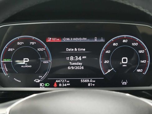 Used 2023 Audi e-tron Premium Plus w/ Premium Plus Package AWD/4WD image 22