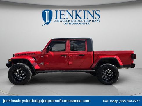 Used 2023 Jeep Gladiator Overland w/ Trailer Tow Package AWD/4WD image 9
