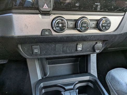 Used 2017 Toyota Tacoma SR5 image 21