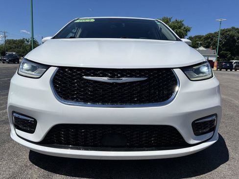 Used 2023 Chrysler Pacifica Touring-L FWD image 10