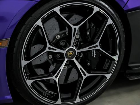 Used 2024 Lamborghini Revuelto image 25