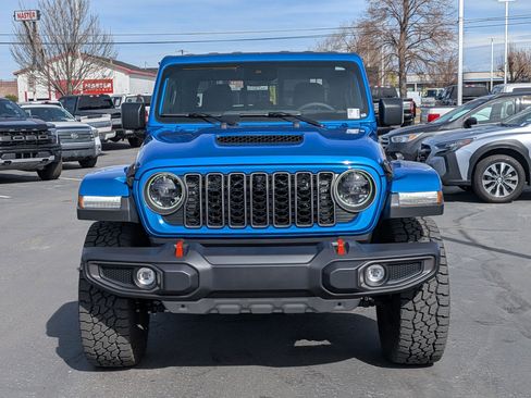 Used 2025 Jeep Gladiator Mojave w/ Convenience Group image 12