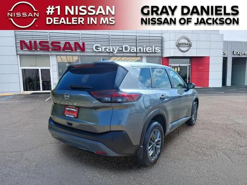 Used 2023 Nissan Rogue S FWD image 7