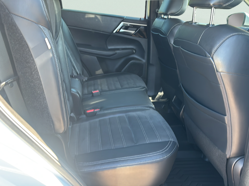 Used 2023 Mitsubishi Outlander SE FWD image 13