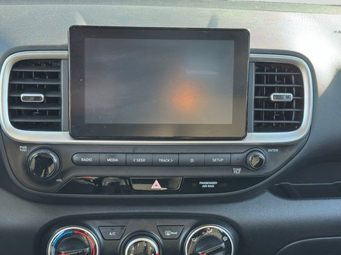 Used 2022 Hyundai Venue SE w/ Cargo Package image 18