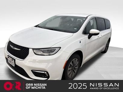 Used 2023 Chrysler Pacifica Touring-L