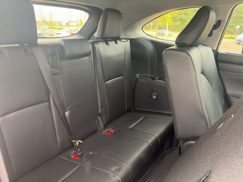 Used 2025 Toyota Highlander XLE image 19
