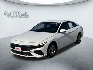 Used 2025 Hyundai Elantra SE video 1