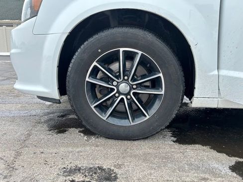 Used 2018 Dodge Grand Caravan SXT w/ Blacktop Package image 27