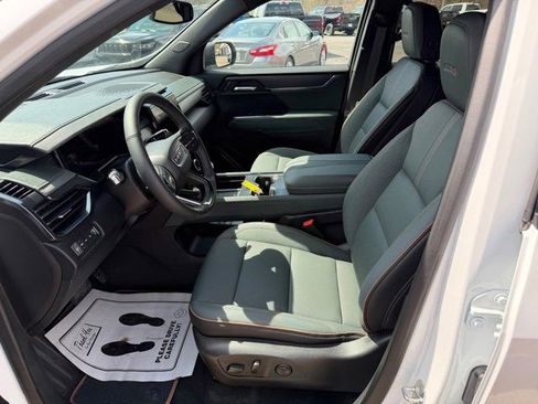 Used 2025 GMC Acadia AT4 AWD/4WD image 2