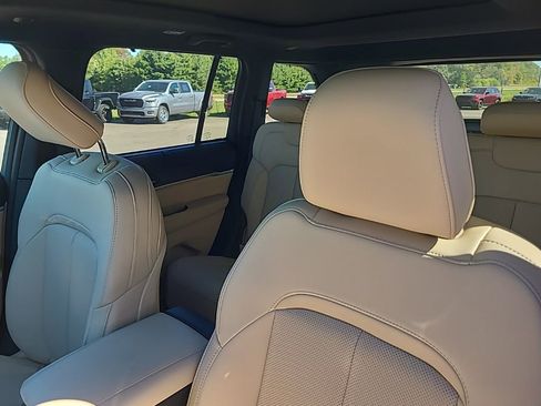 New 2025 Jeep Grand Cherokee Limited w/ Luxury Tech Group II image 12