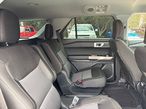 Used 2022 Ford Explorer XLT image 28