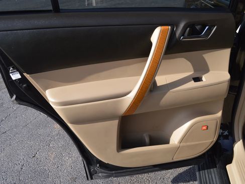 Used 2010 Toyota Highlander Limited image 22
