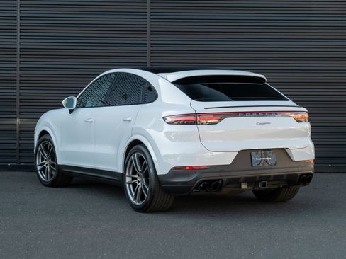 Certified 2023 Porsche Cayenne Coupe image 3