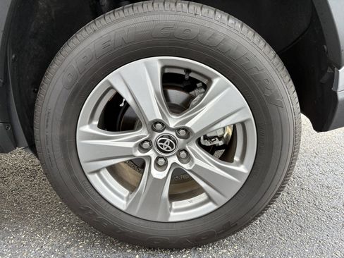 Used 2024 Toyota RAV4 XLE AWD/4WD image 36