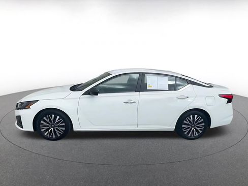 Used 2025 Nissan Altima 2.5 SV FWD image 10