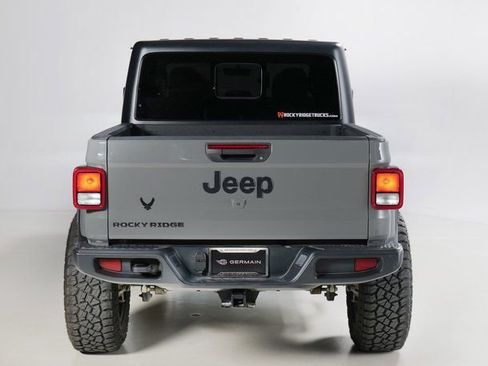 Used 2022 Jeep Gladiator Sport image 7