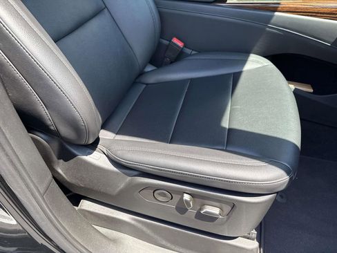 Used 2022 Cadillac Escalade Luxury AWD/4WD image 27