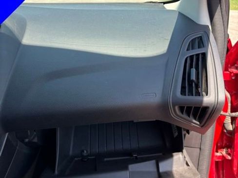 Used 2017 Ford Focus SE FWD image 31