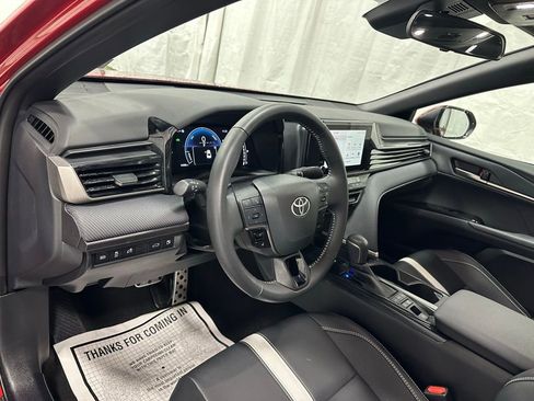 Used 2025 Toyota Camry SE image 15