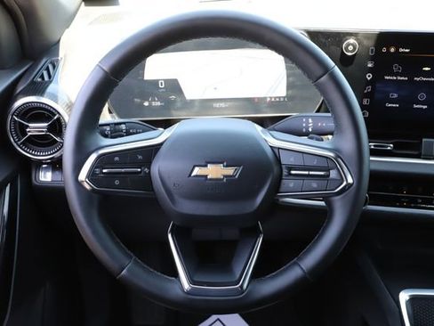 Used 2026 Chevrolet Equinox LT FWD image 21