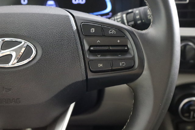Used 2024 Hyundai Venue SEL FWD image 12