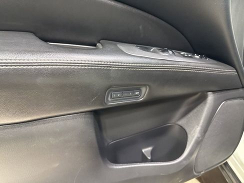 Used 2014 Nissan Pathfinder Platinum w/ Platinum Premium Package image 35