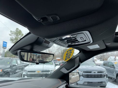 Used 2025 GMC Sierra 1500 AT4 w/ AT4 Premium Package image 23