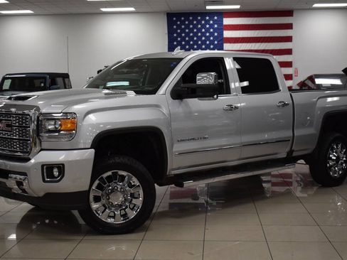 Used 2019 GMC Sierra 2500 Denali w/ Duramax Plus Package image 10
