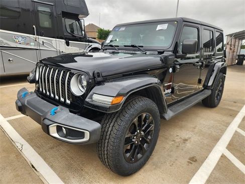 Used 2023 Jeep Wrangler Unlimited Sahara AWD/4WD image 6