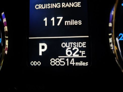 Used 2018 Toyota Corolla LE FWD image 2
