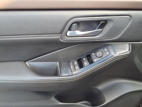 Used 2022 Nissan Rogue SV w/ SV Premium Package image 13