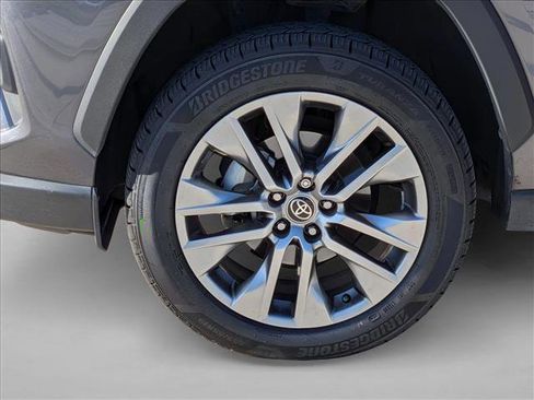Used 2022 Toyota RAV4 XLE Premium FWD image 16
