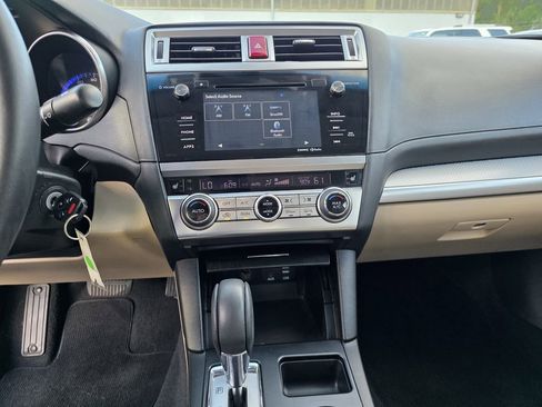 Used 2017 Subaru Legacy 2.5i Premium AWD/4WD image 18