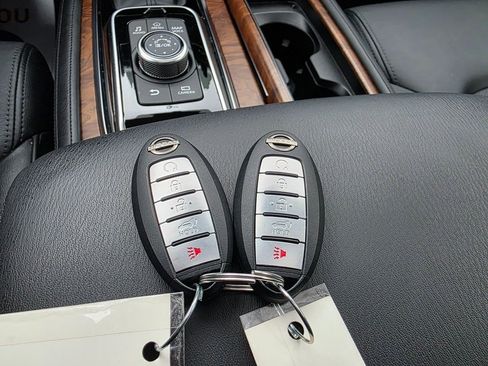 Used 2023 Volkswagen Atlas SE image 32