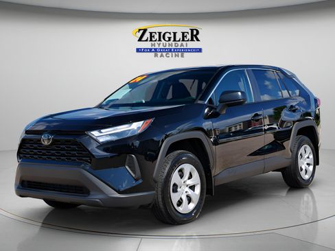 Used 2024 Toyota RAV4 LE AWD/4WD image 3