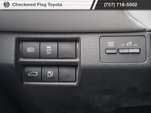 Used 2019 Toyota Avalon XSE image 11