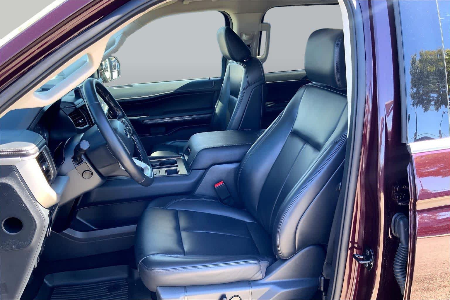 Used 2024 Ford Expedition XLT RWD image 8