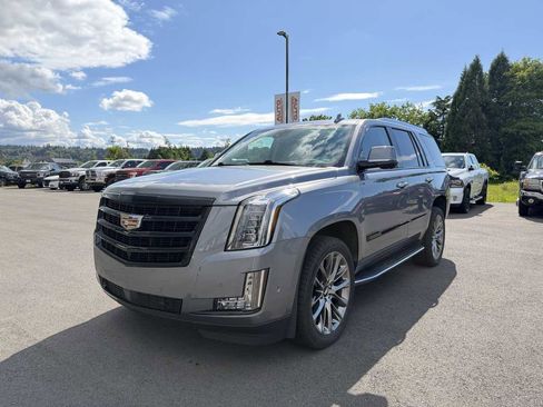 Used 2020 Cadillac Escalade Premium Luxury w/ Escalade Sport Edition AWD/4WD image 4