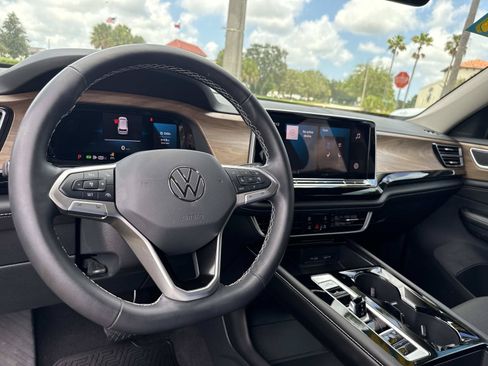 Used 2024 Volkswagen Atlas SE FWD image 16