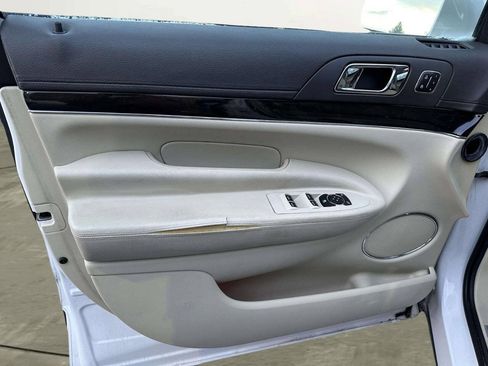 Used 2013 Lincoln MKT AWD image 14