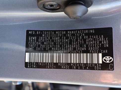 Used 2025 Toyota Corolla LE FWD image 30