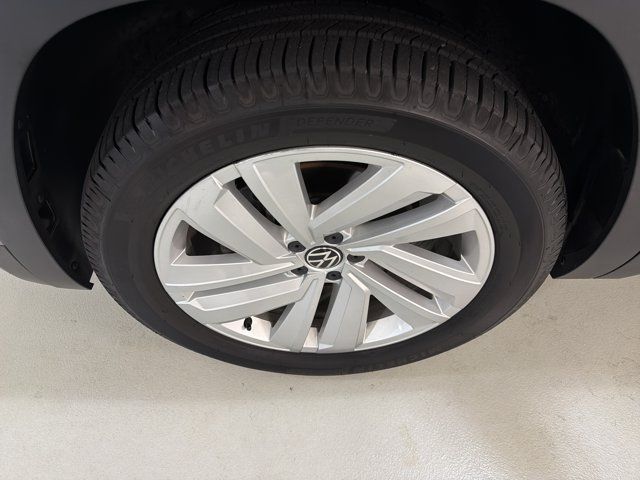 Certified 2021 Volkswagen Atlas Cross Sport SE w/ Panoramic Sunroof Package AWD/4WD image 11