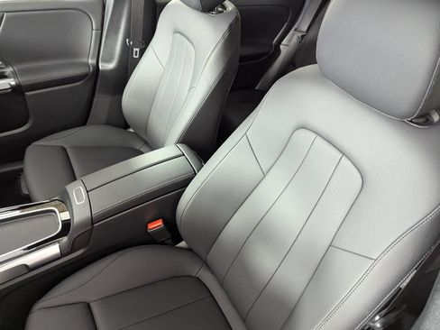New 2026 Mercedes-Benz GLB 250 image 8